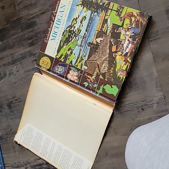 Michigan Vintage book..prints inside euc - Picture 2 of 8